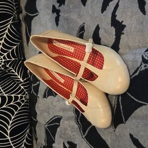 B.A.I.T Rayne pinup retro rockabilly wedges heels 11 cream